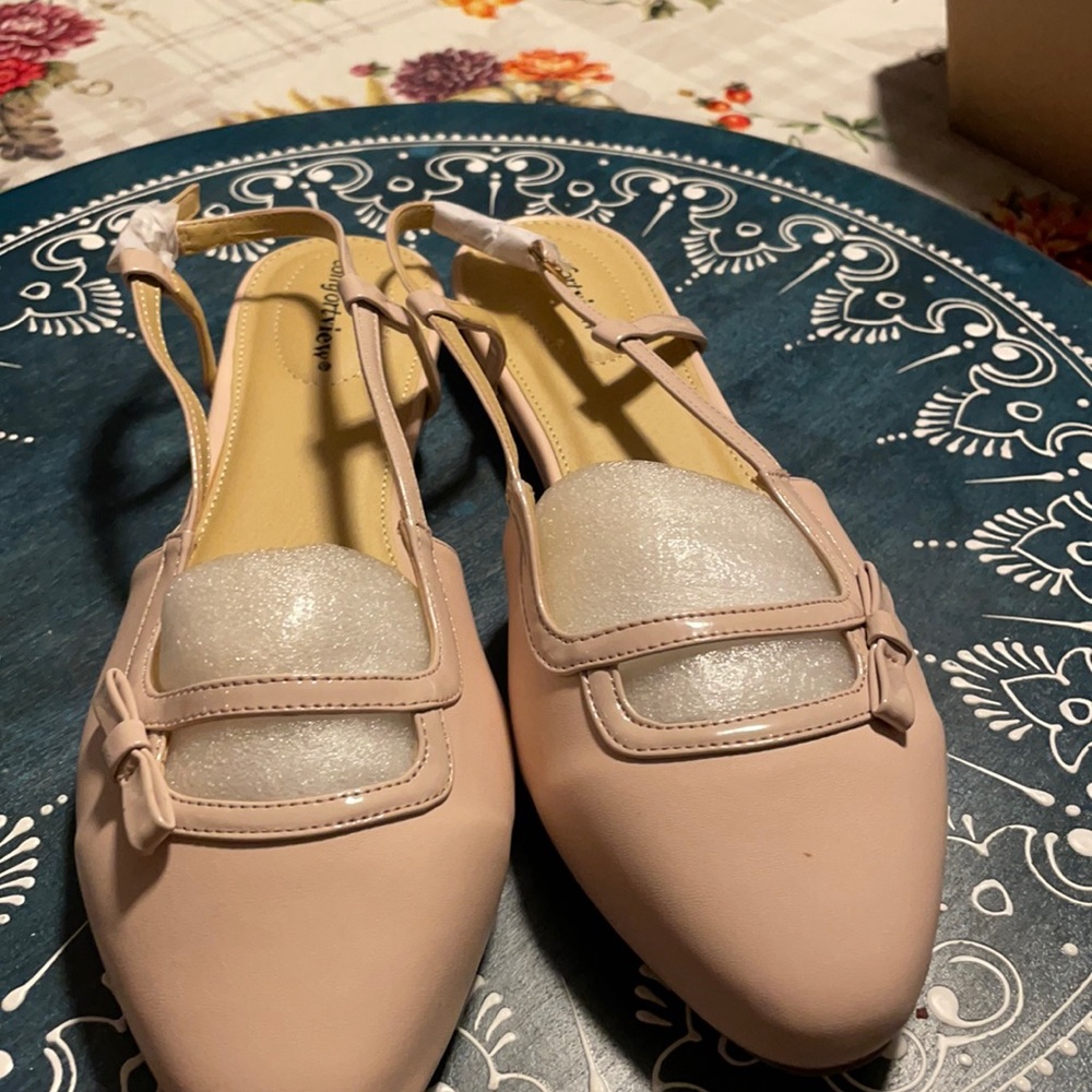 Comfort view flats